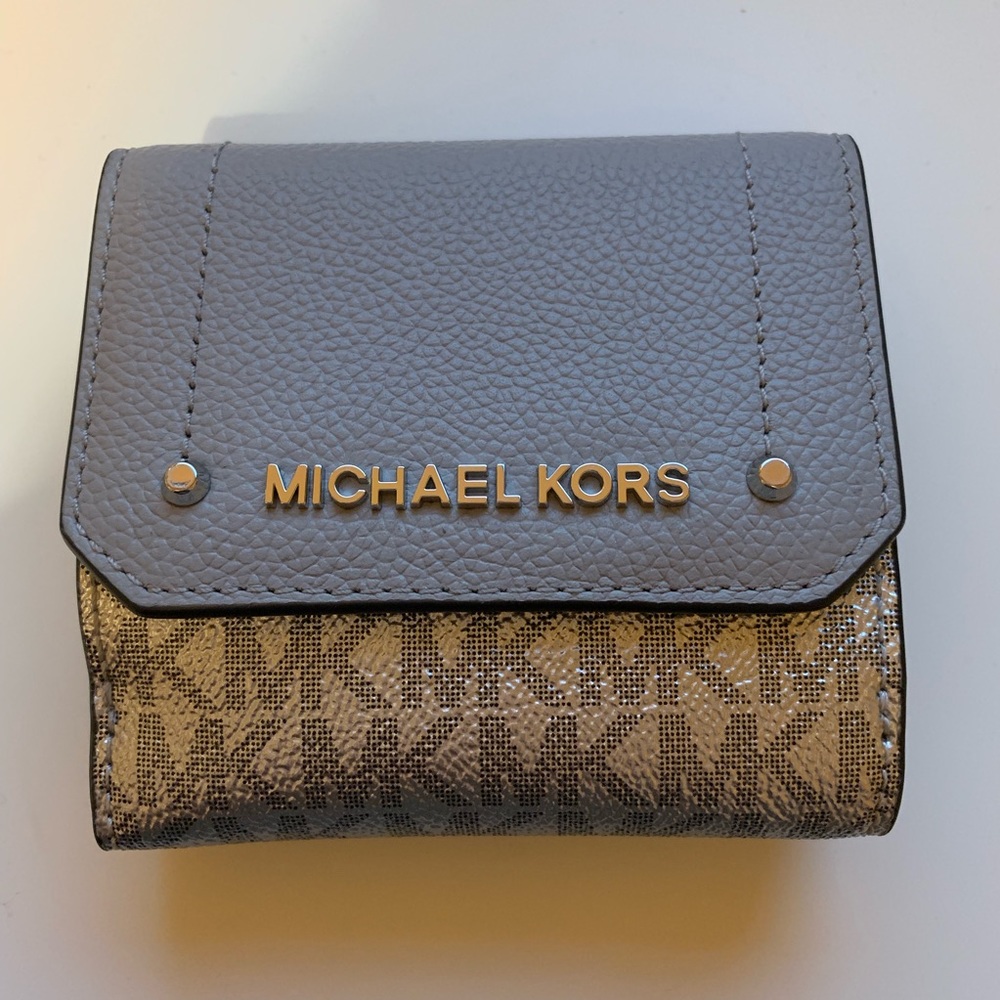 Michael Kors Hayes Medium Trifold Wallet